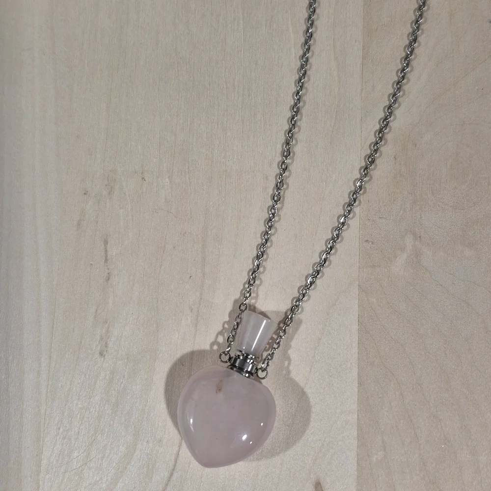 🩷🩷NEW🩷🩷 BEAUTIFUL!! Rose Quartz Heart Shape Perfume Bottle Necklace - Picture 10 of 12